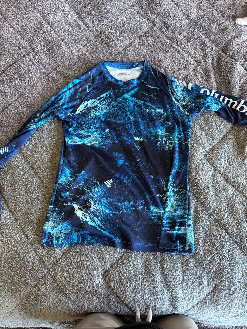 Columbia Navy & Bright Blue Abstract Performance Long Sleeve Shirt